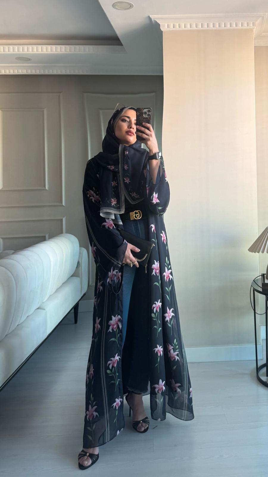 Lara Abaya