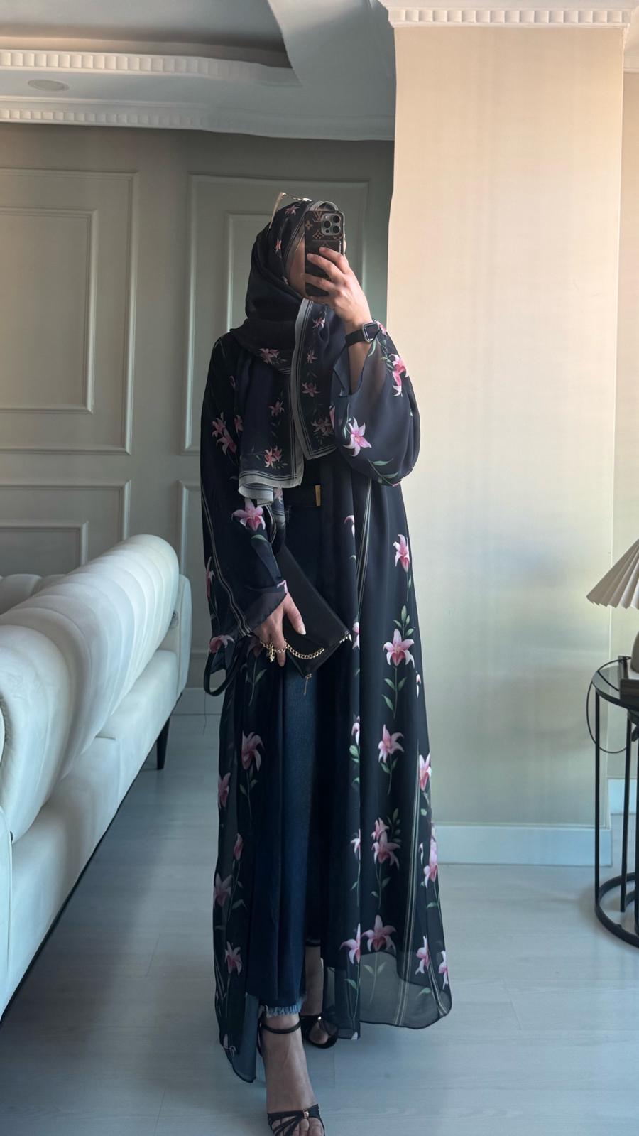 Lara Abaya